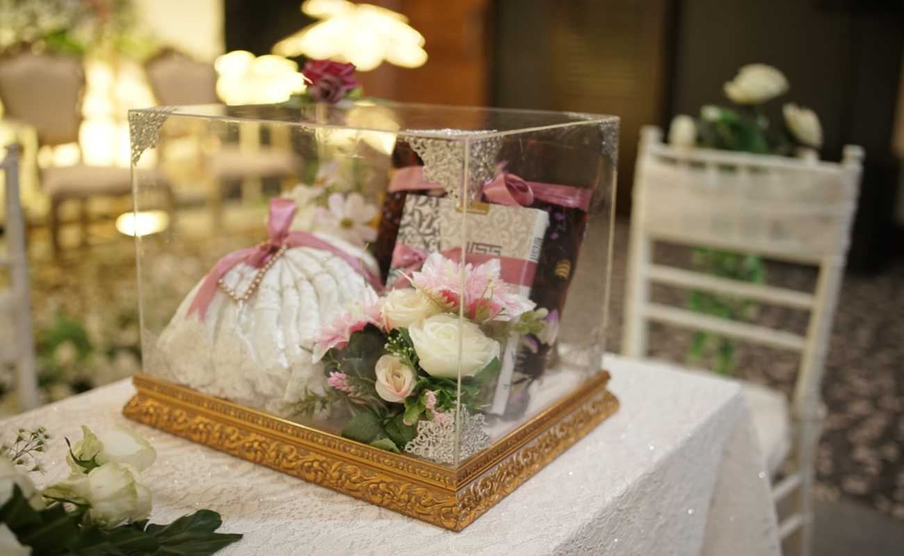 Acrylic gift box for bridal
